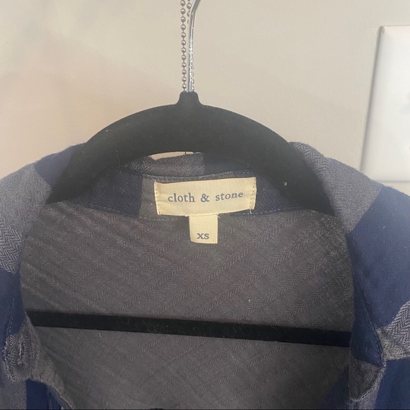 Cloth & Stone Curved Hem Button Down Plaid Shirt - Picture 4 of 5